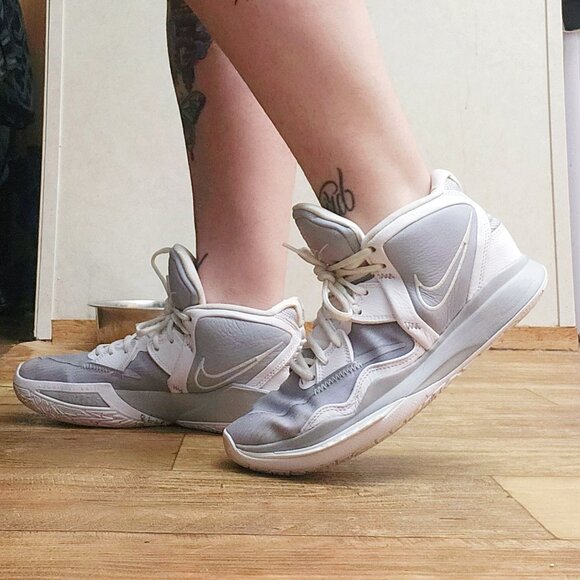 Nike Kyrie Infinity TB in Wolf Grey - Picture 3 of 4